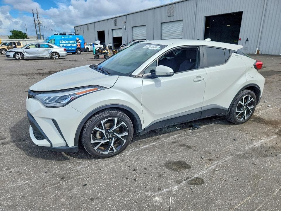 2020 TOYOTA C-HR XLE