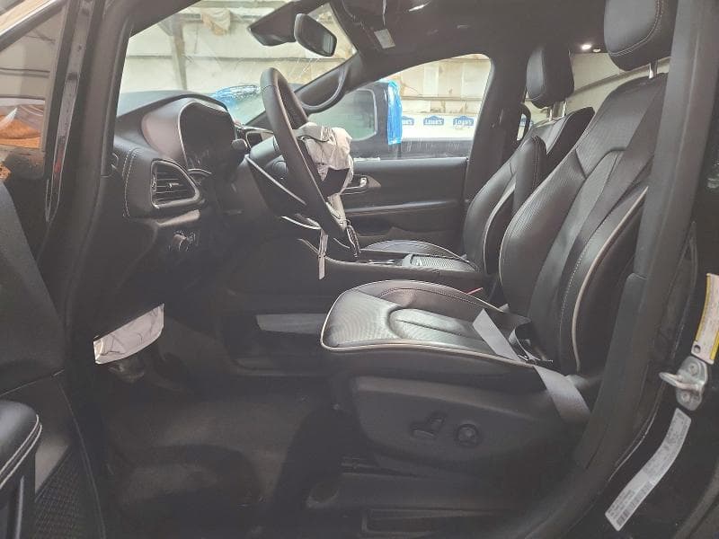 2027 CHRYSLER PACIFICA LIMITED 7