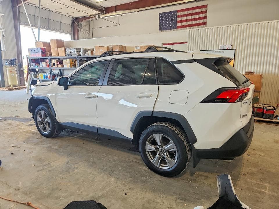 2024 TOYOTA RAV4 XLE 2
