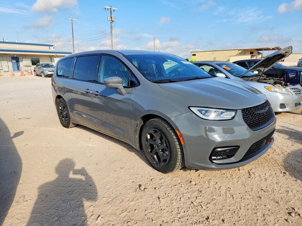 2022 CHRYSLER PACIFICA HYBRID LIMITED 4