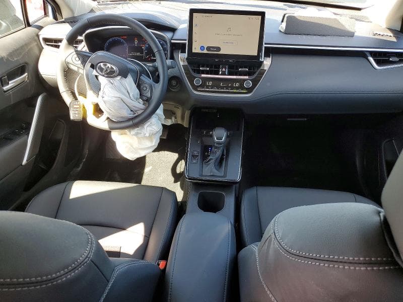 2026 TOYOTA COROLLA CROSS XLE 8
