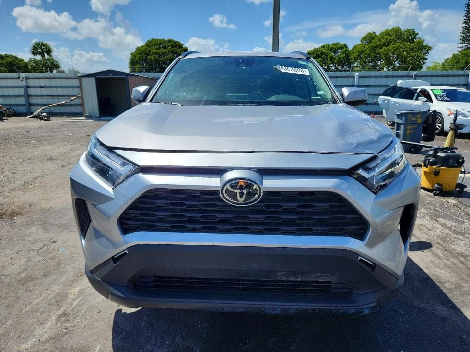 2025 TOYOTA RAV4 XLE 5