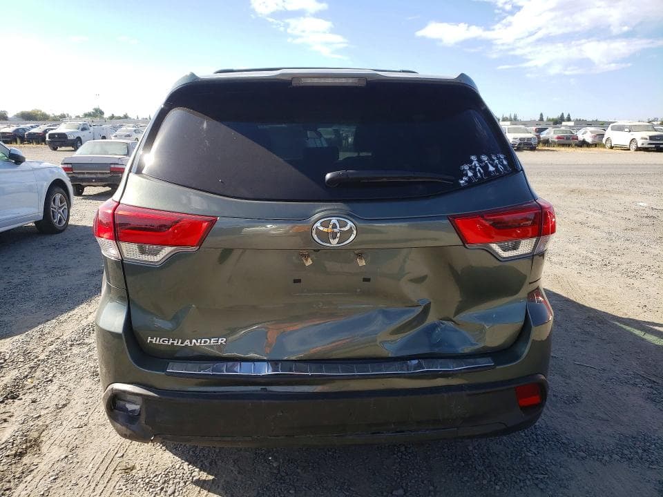 2018 TOYOTA HIGHLANDER LE 6