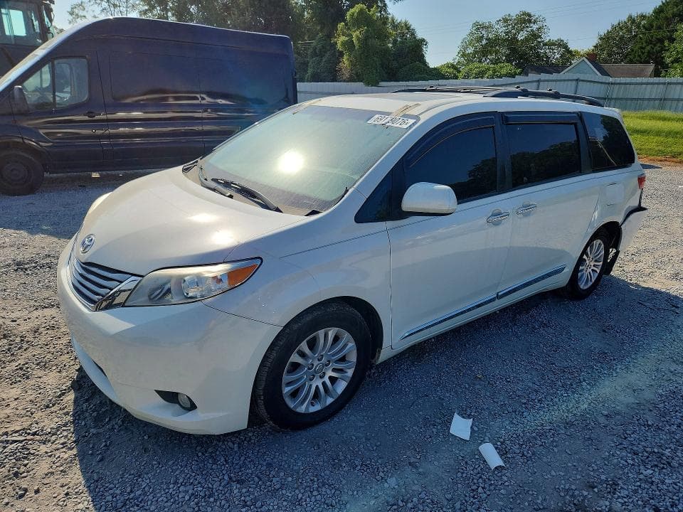2017 TOYOTA SIENNA LTD - 1