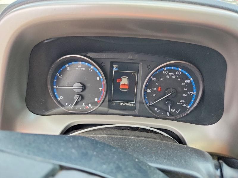 2017 TOYOTA RAV4 XLE 9