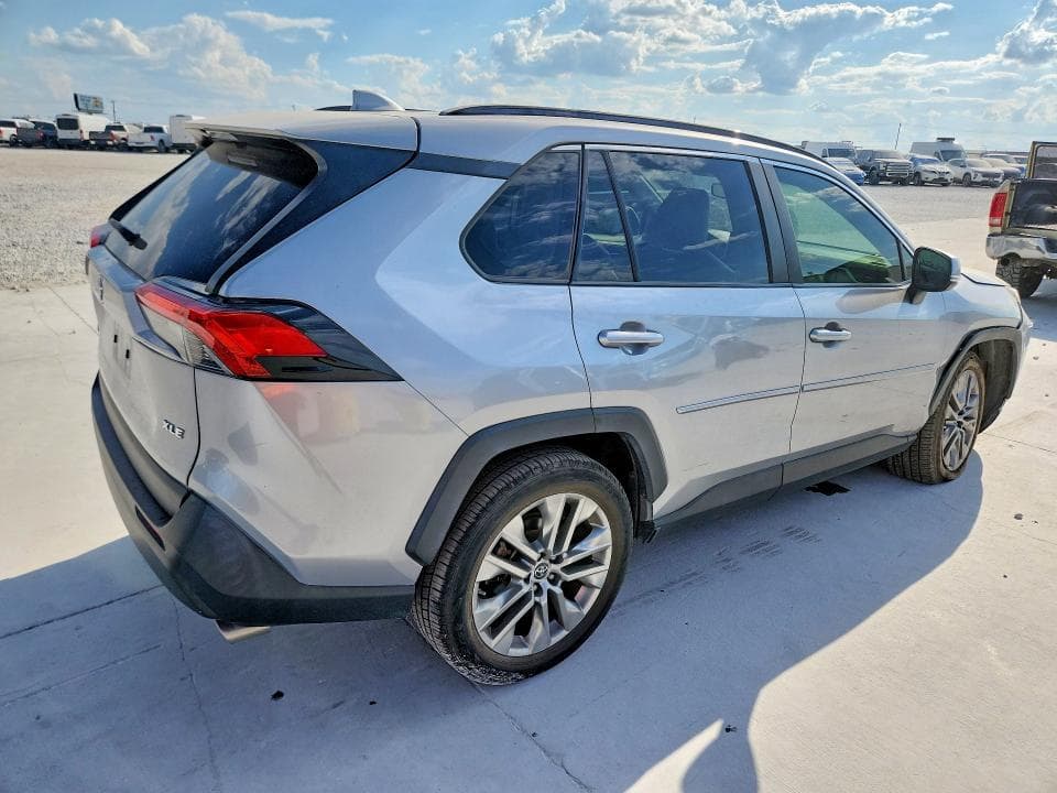 2019 TOYOTA RAV4 XLE PREMIUM 3