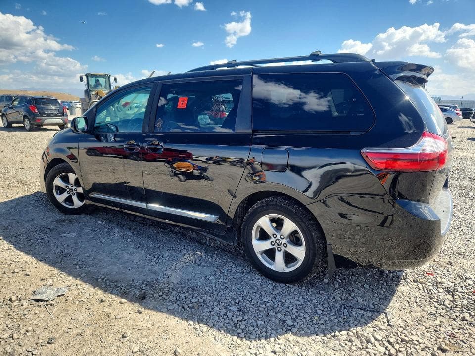 2020 TOYOTA SIENNA LE 2