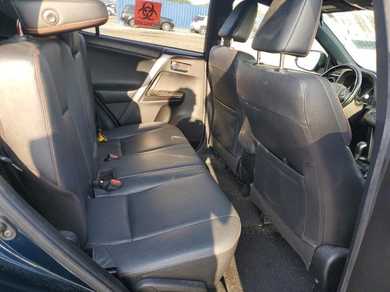 2017 TOYOTA RAV4 SE 11