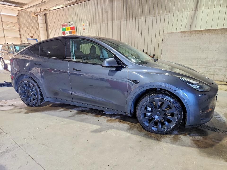 2022 TESLA MODEL Y 4