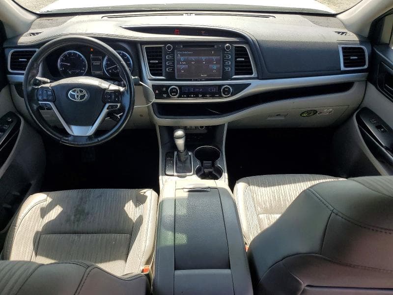 2017 TOYOTA HIGHLANDER LE PLUS 8