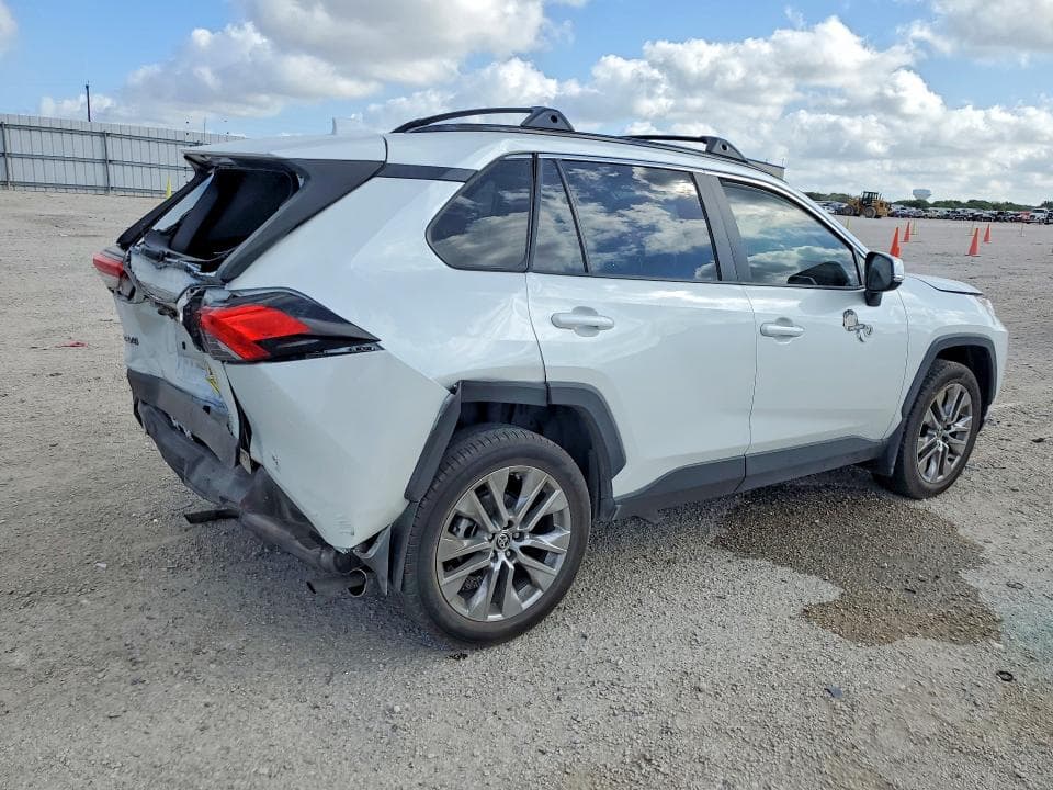 2023 TOYOTA RAV4 XLE PREMIUM 3