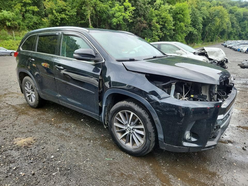 2018 TOYOTA HIGHLANDER SE 4