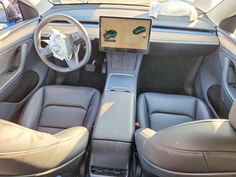 2025 TESLA MODEL Y 8