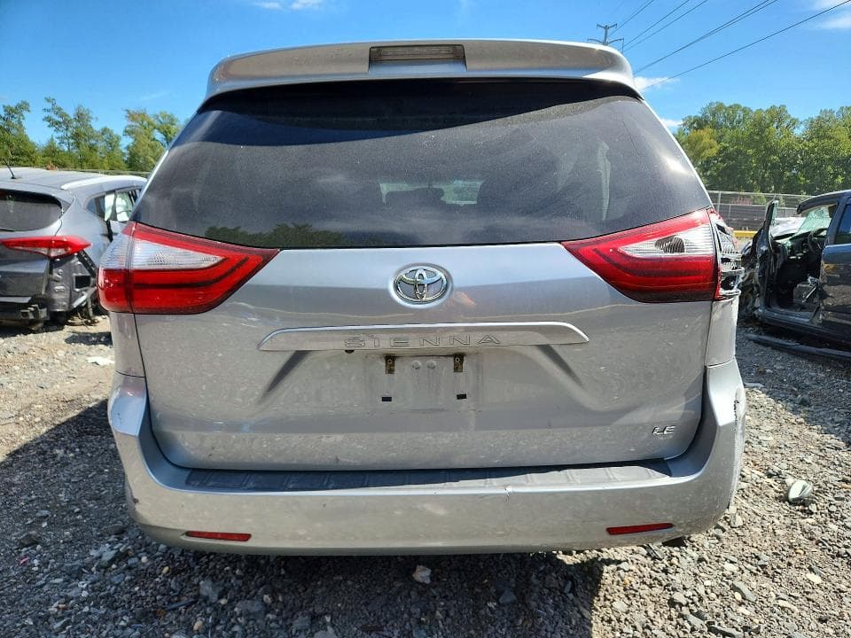 2017 TOYOTA SIENNA LE 6