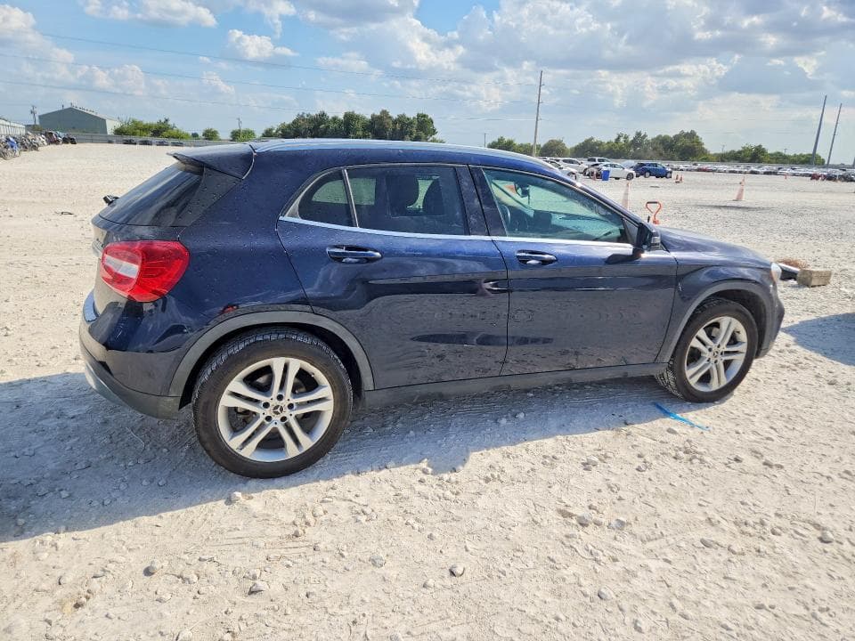 2018 MERCEDES-BENZ GLA 250 4MATIC 3