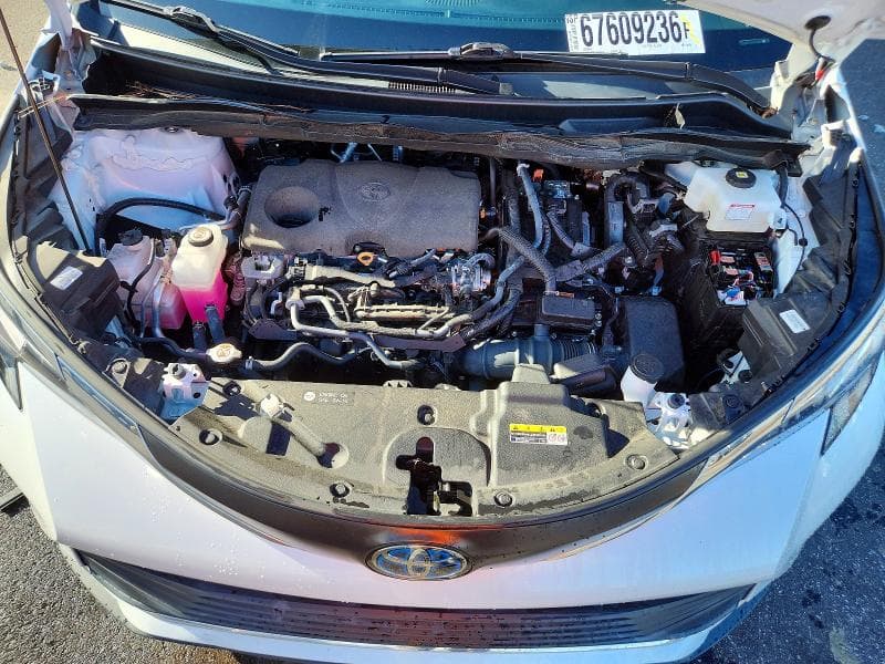 2023 TOYOTA SIENNA XLE 12