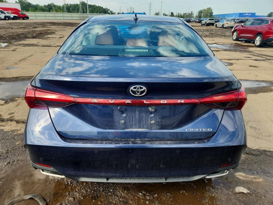 2019 TOYOTA AVALON LIMITED 6