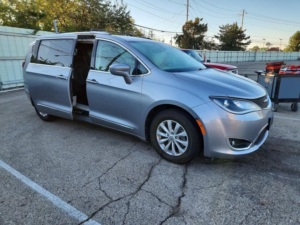 2019 CHRYSLER PACIFICA TOURING L 4