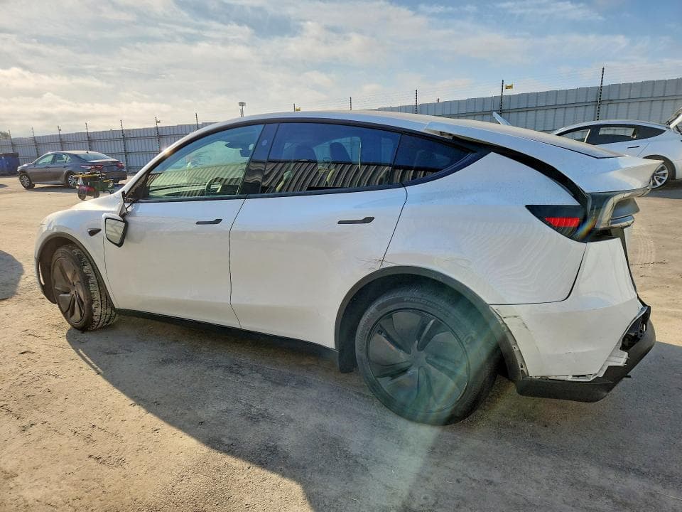 2026 TESLA MODEL Y 2