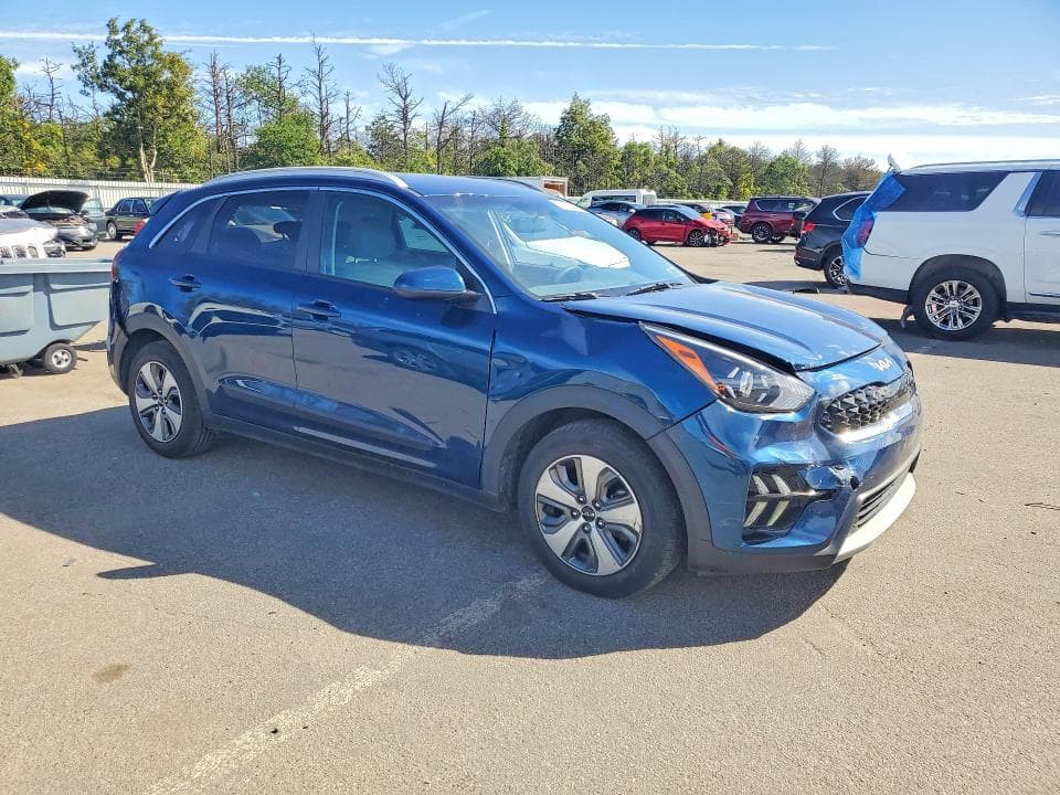 2022 KIA NIRO LX 4