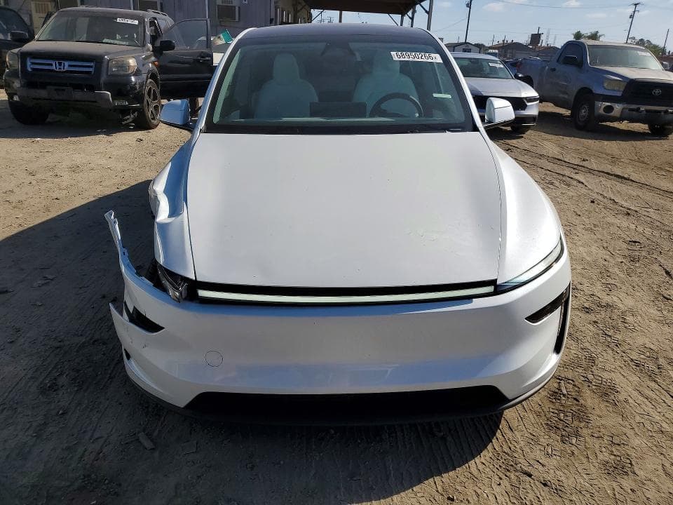 2026 TESLA MODEL Y 5