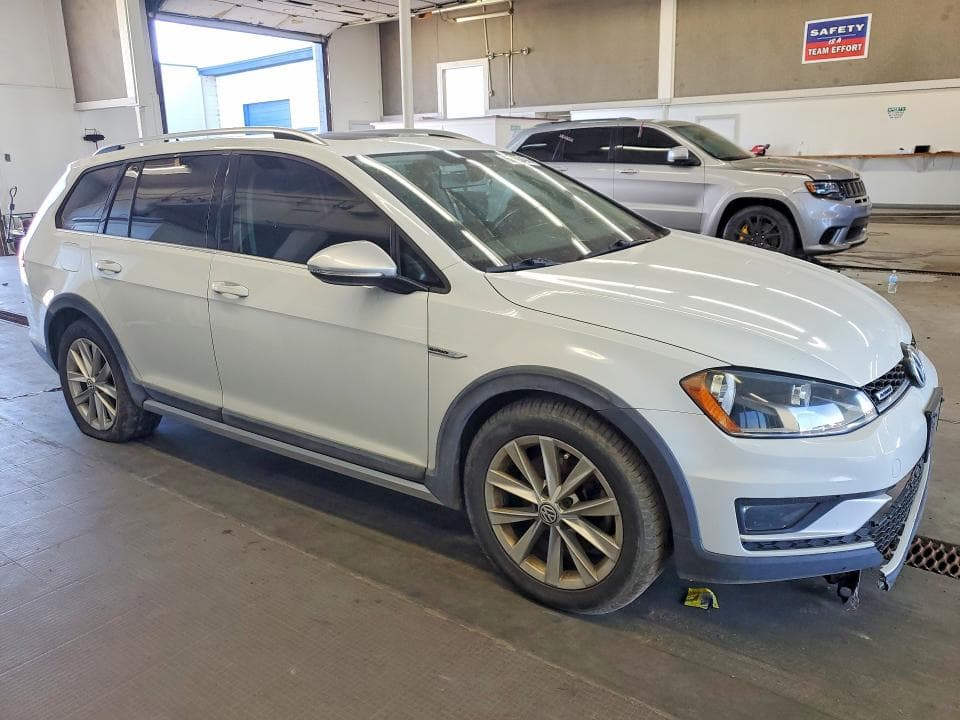 2017 VOLKSWAGEN GOLF ALLTRACK S 4