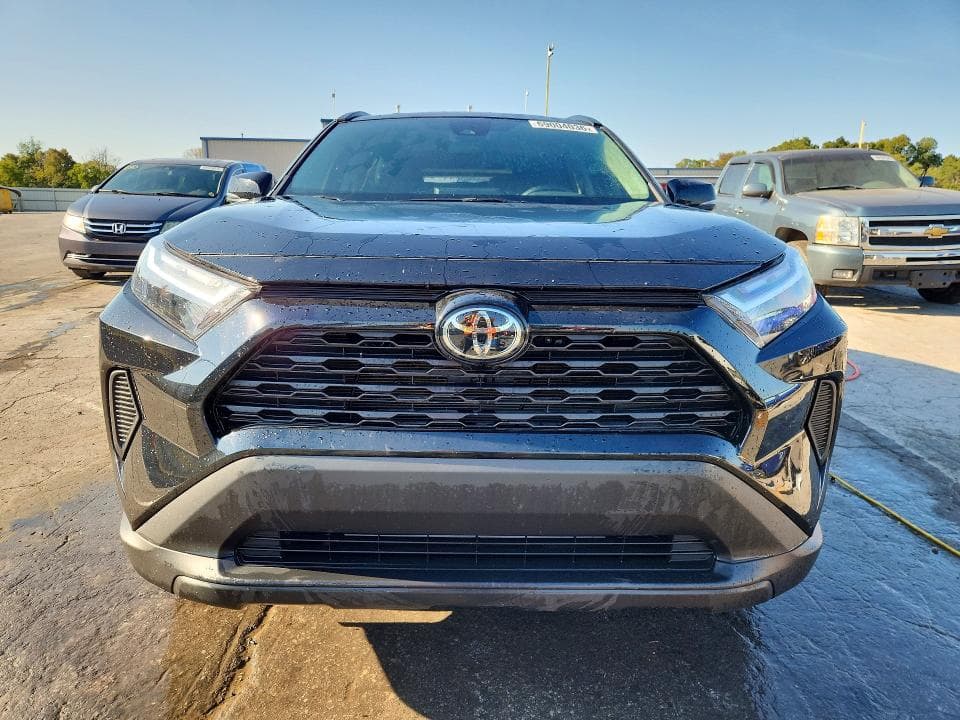 2025 TOYOTA RAV4 XLE 5