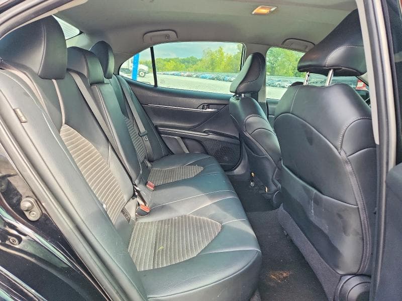 2020 TOYOTA CAMRY SE 10