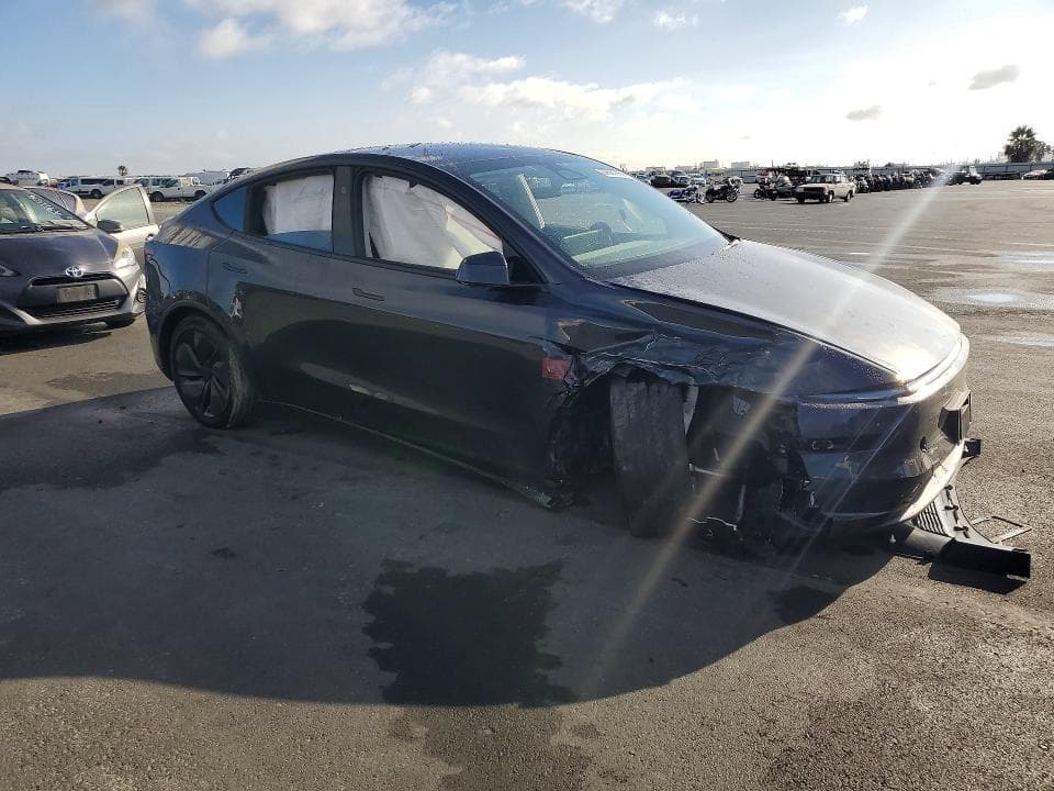2026 TESLA MODEL Y 4