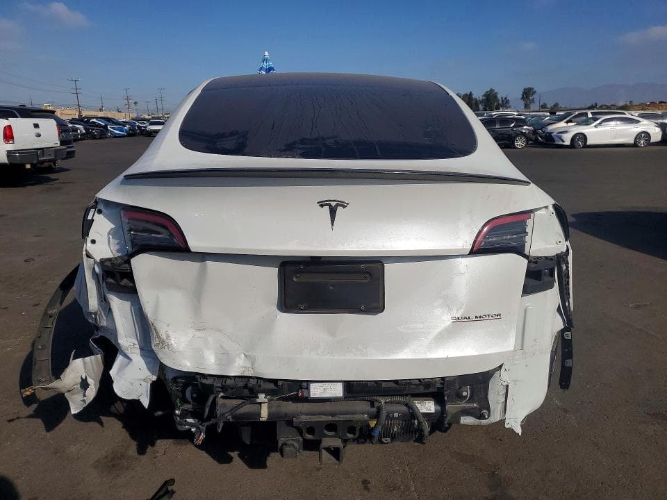 2025 TESLA MODEL Y 6