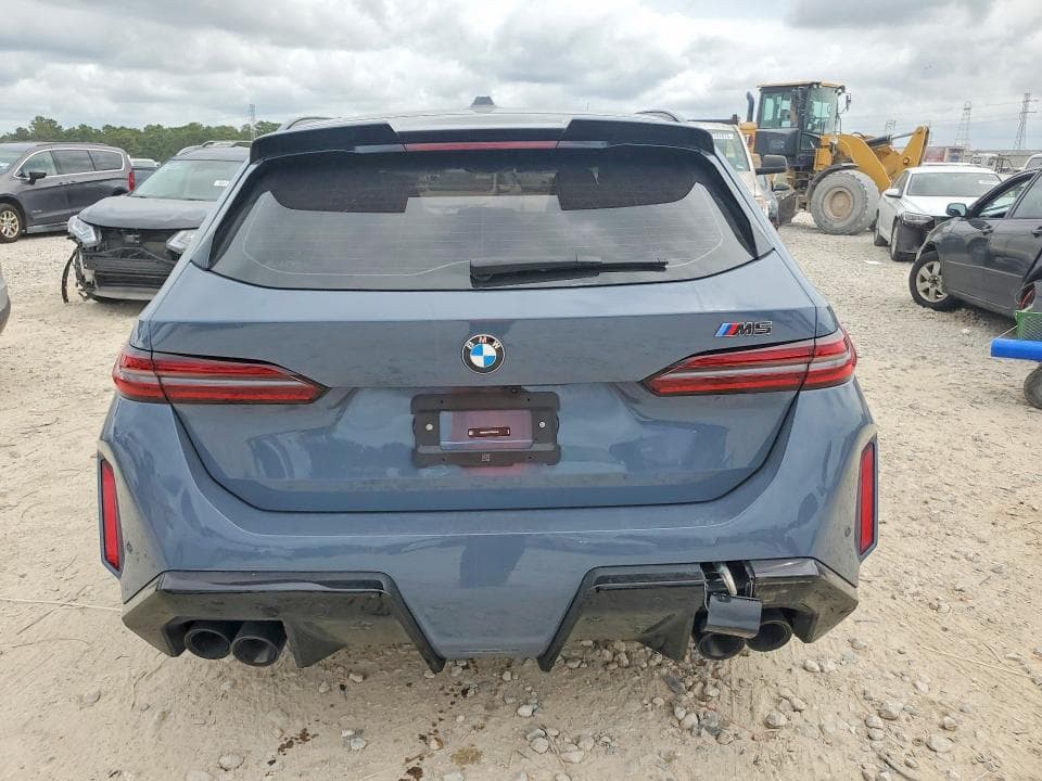 2026 BMW M5 TOURING 6