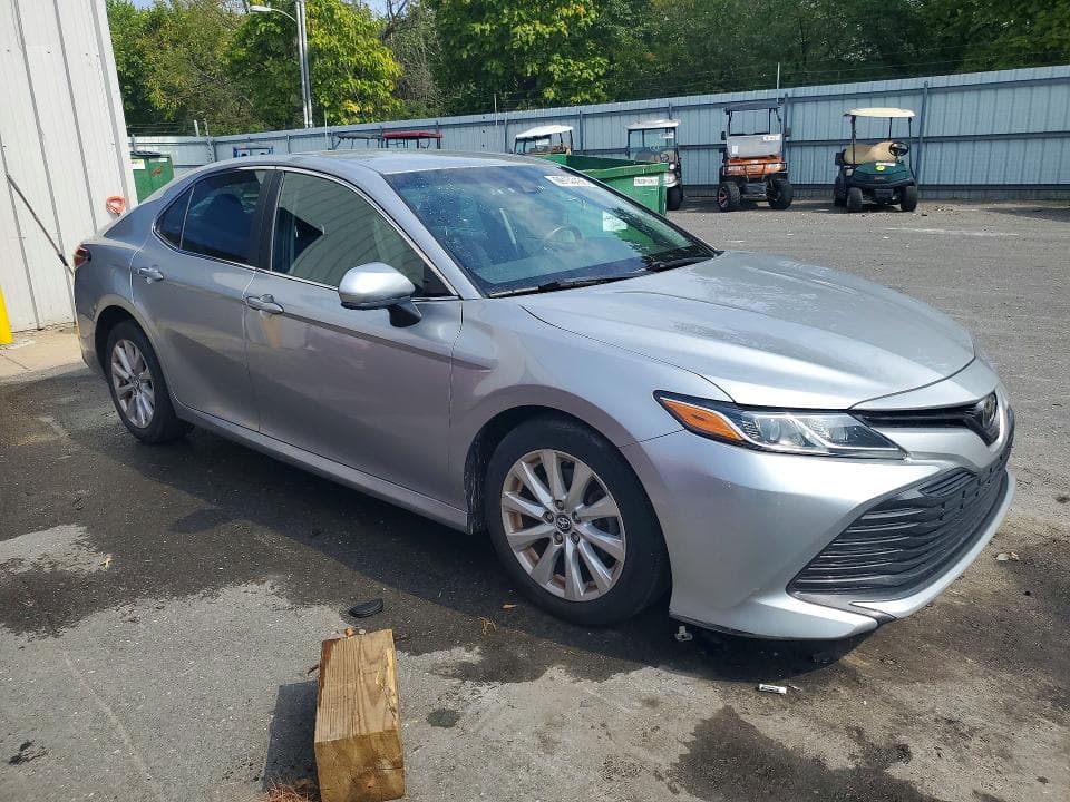 2018 TOYOTA CAMRY LE 4