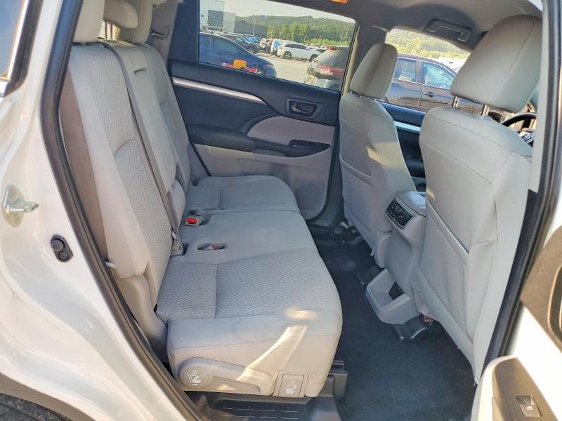 2019 TOYOTA HIGHLANDER LE 11