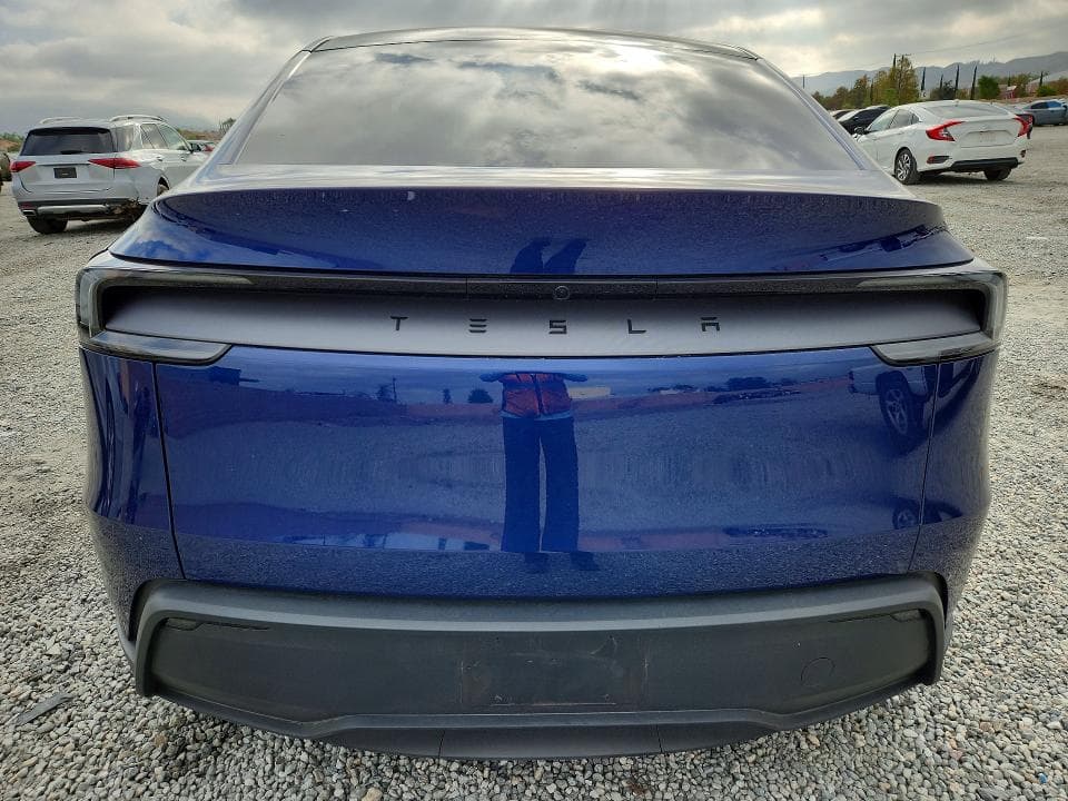 2026 TESLA MODEL Y 6