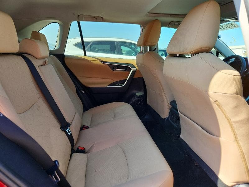 2019 TOYOTA RAV4 XLE 11
