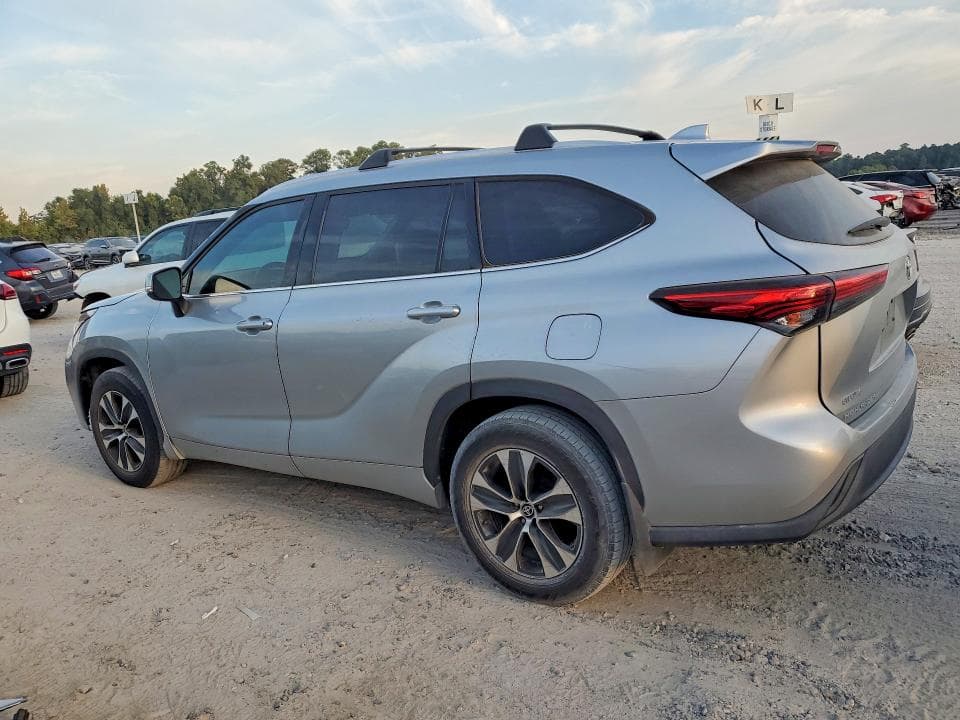 2020 TOYOTA HIGHLANDER XLE 2