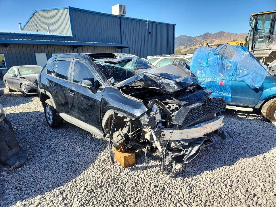 2019 TOYOTA RAV4 XLE 4