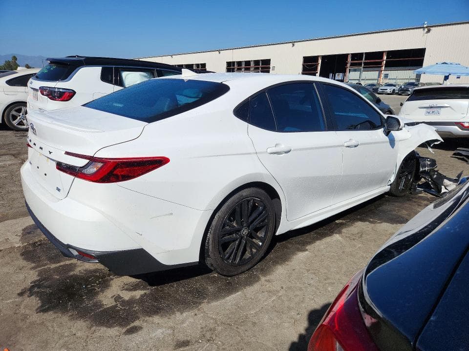 2022 TOYOTA CAMRY SE 3