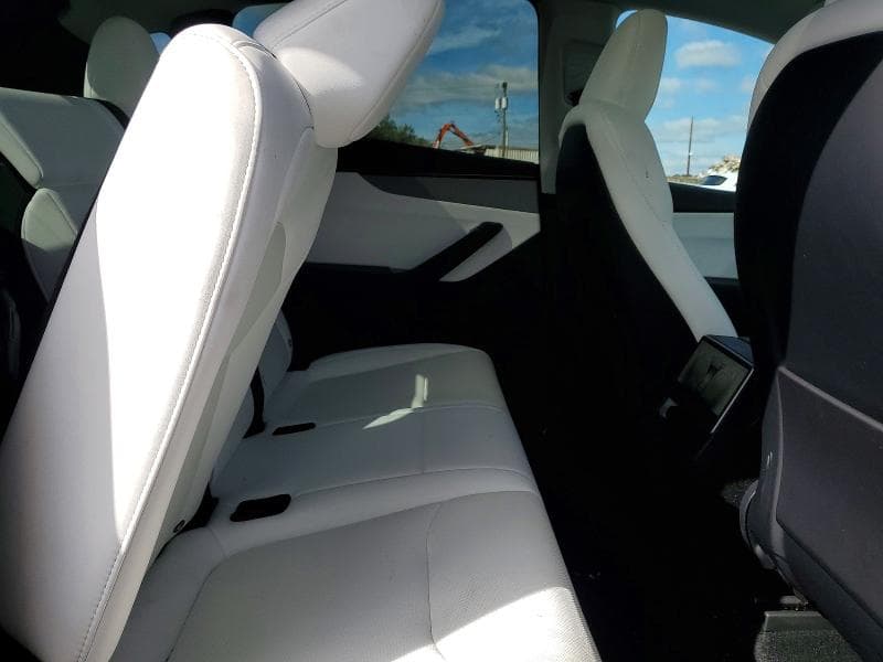 2026 TESLA MODEL Y 10