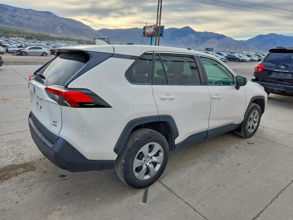 2023 TOYOTA RAV4 LE 3