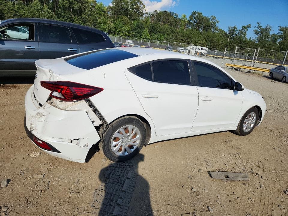 2019 HYUNDAI ELANTRA SE 3