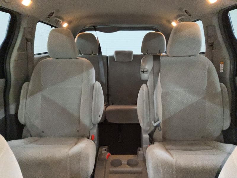 2019 TOYOTA SIENNA LE 10