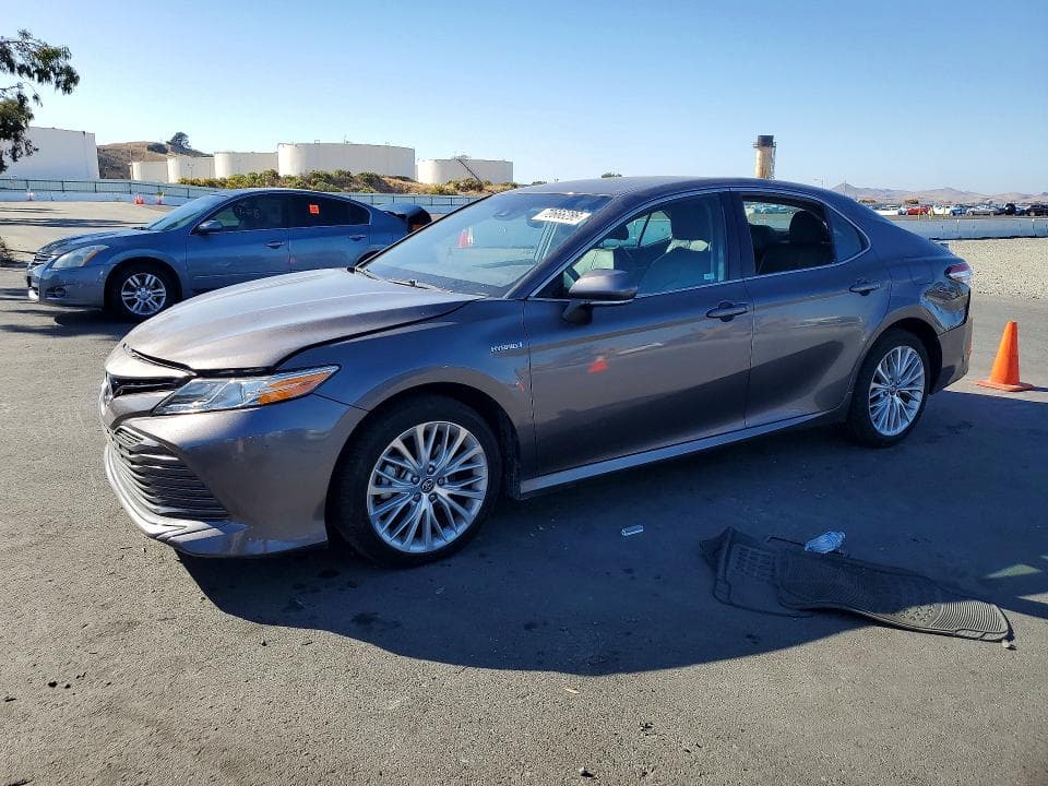 2020 TOYOTA CAMRY XLE