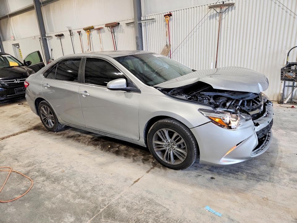 2017 TOYOTA CAMRY SE 4