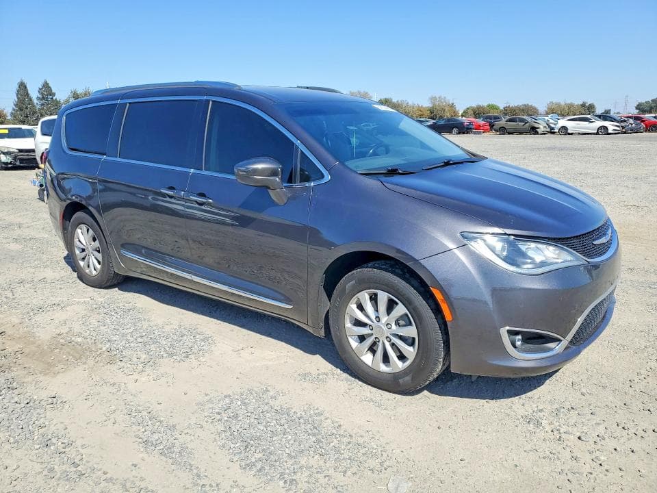 2019 CHRYSLER PACIFICA TOURING L 4
