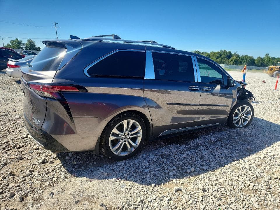 2024 TOYOTA SIENNA PLATINUM 7-PASSENGER 3