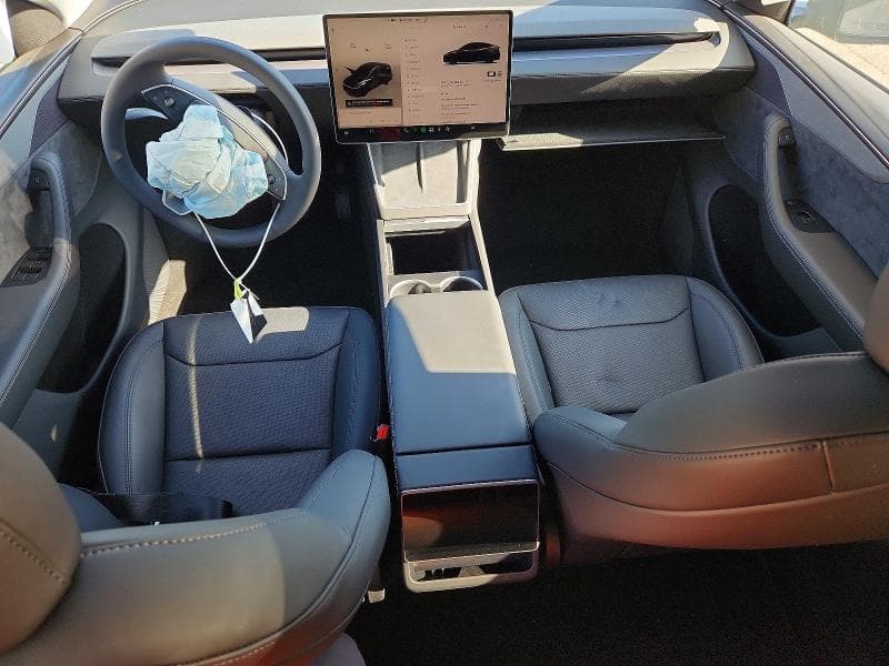 2026 TESLA MODEL Y 8