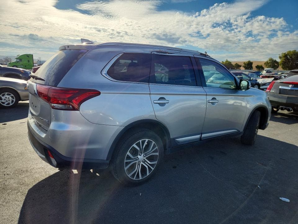 2018 MITSUBISHI OUTLANDER SE 3
