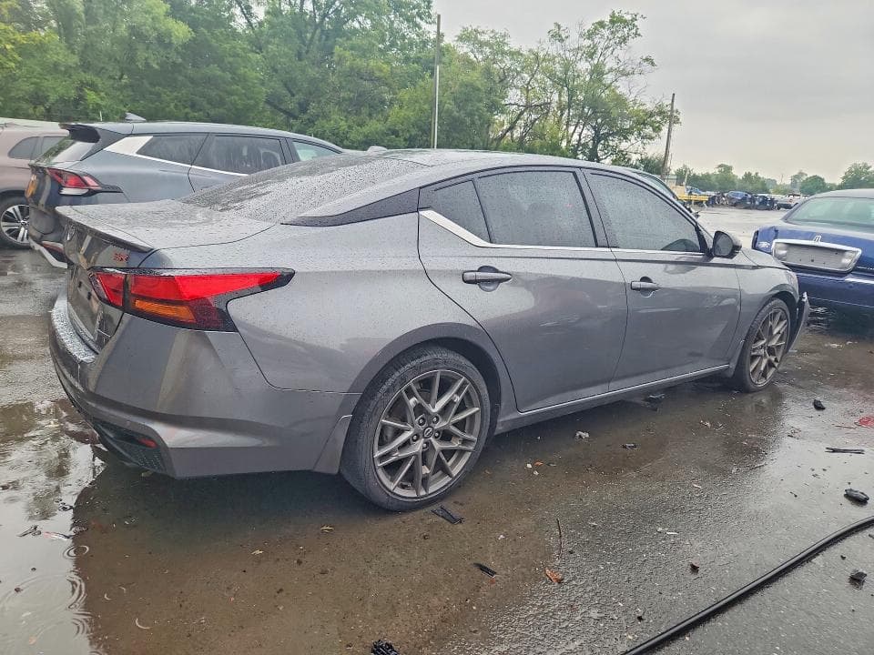 2023 NISSAN ALTIMA SR 3