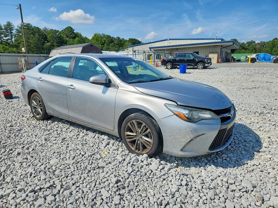 2017 TOYOTA CAMRY SE 4